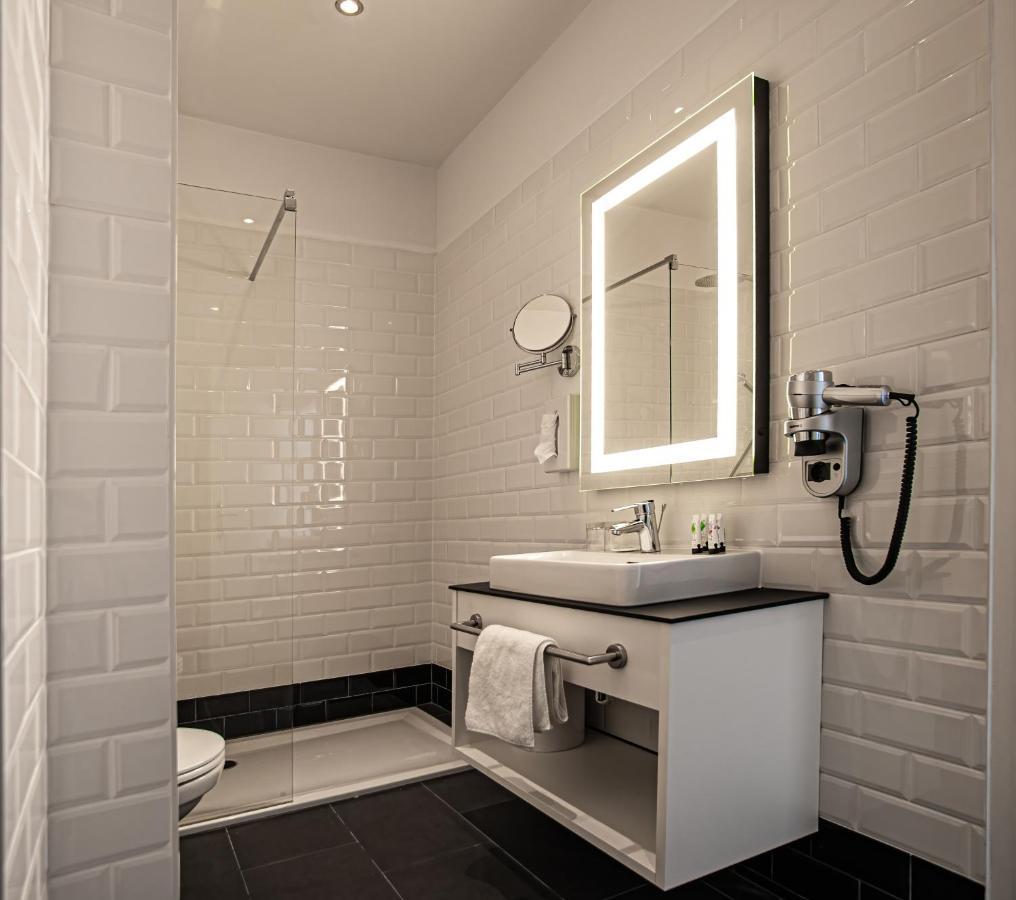 Superior One Bedroom Apartment,1376651789:JPEG