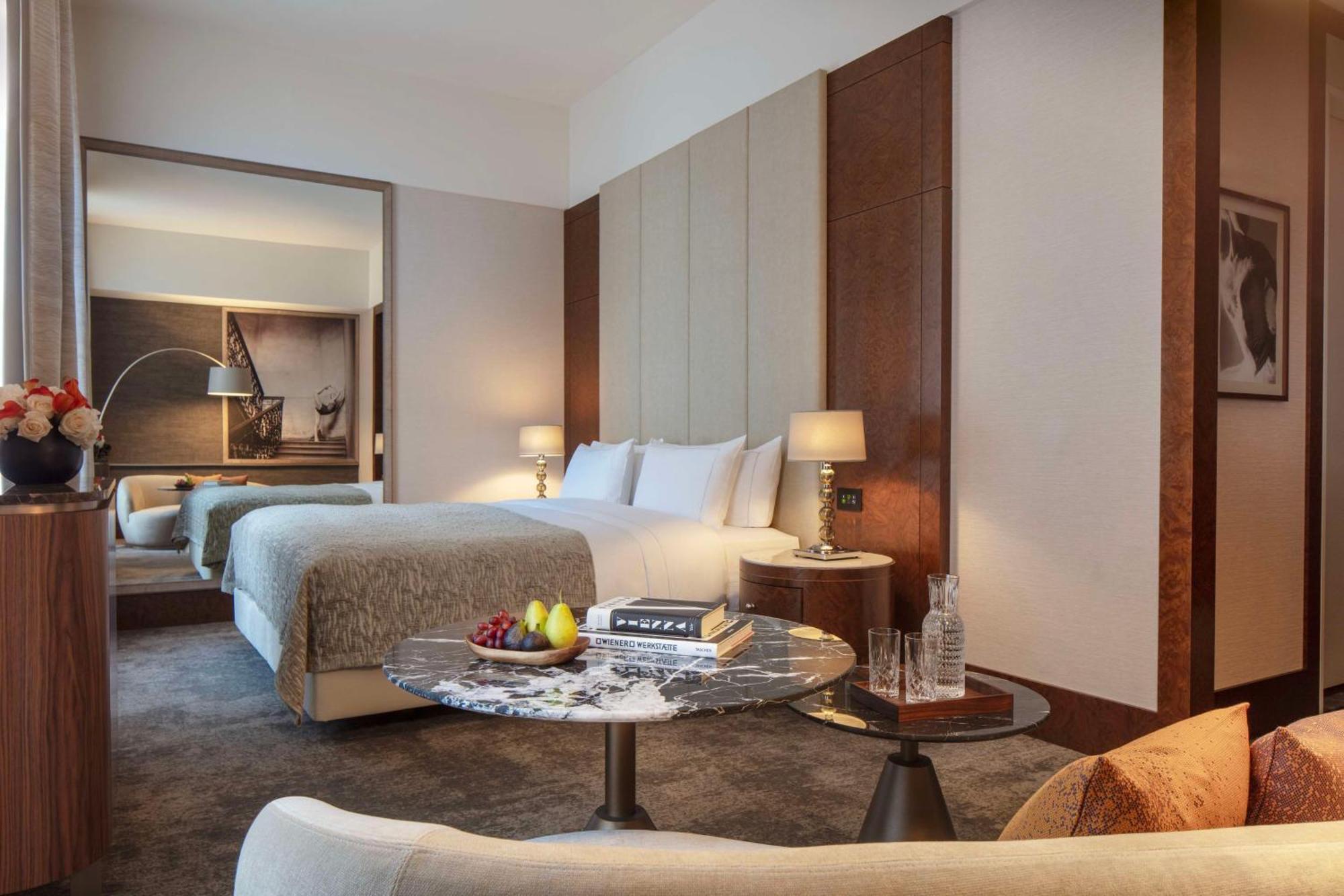 Deluxe Room,1651184602:JPEG